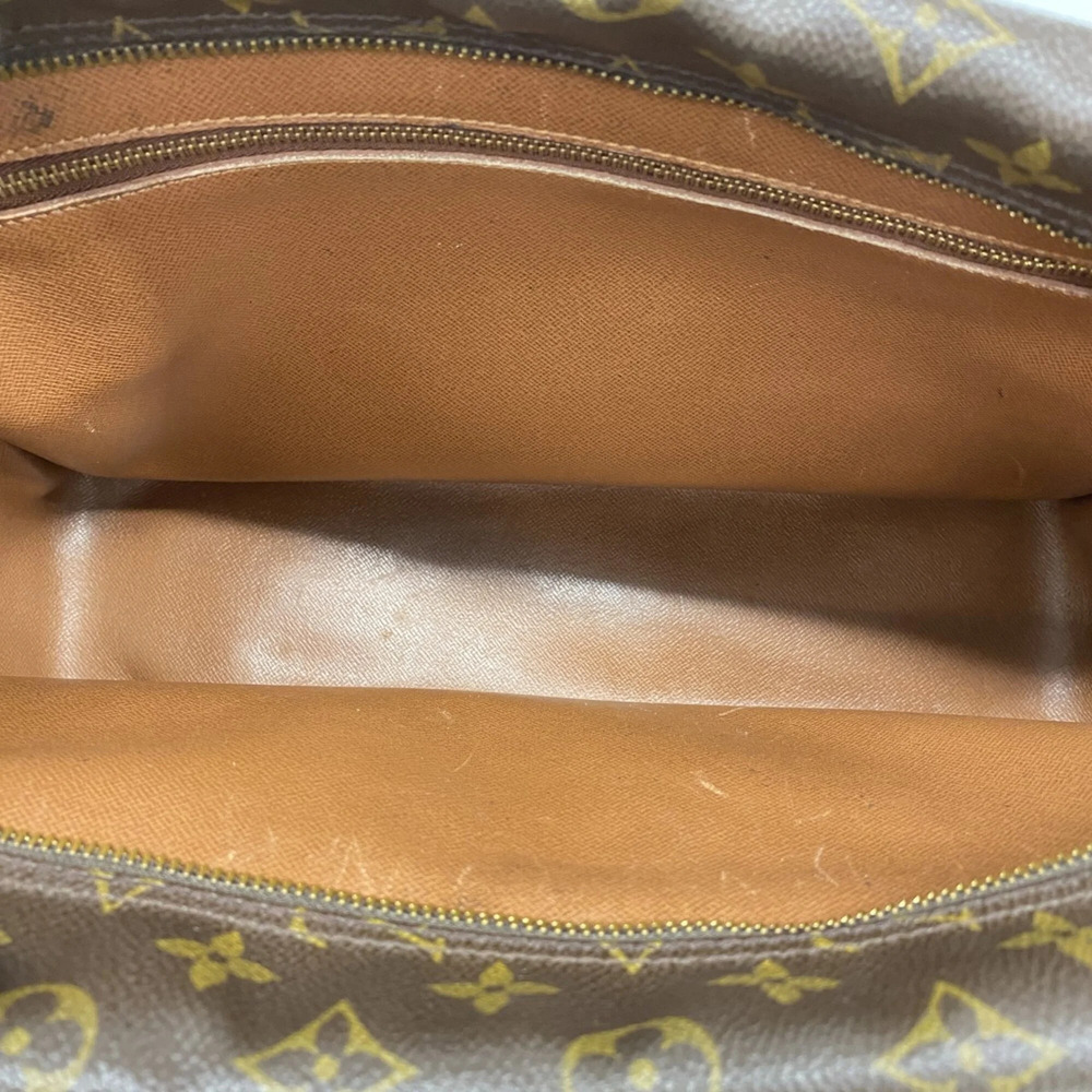 LOUIS VUITTON Brown Monogram Shoulder Bag - Picture 4 of 10